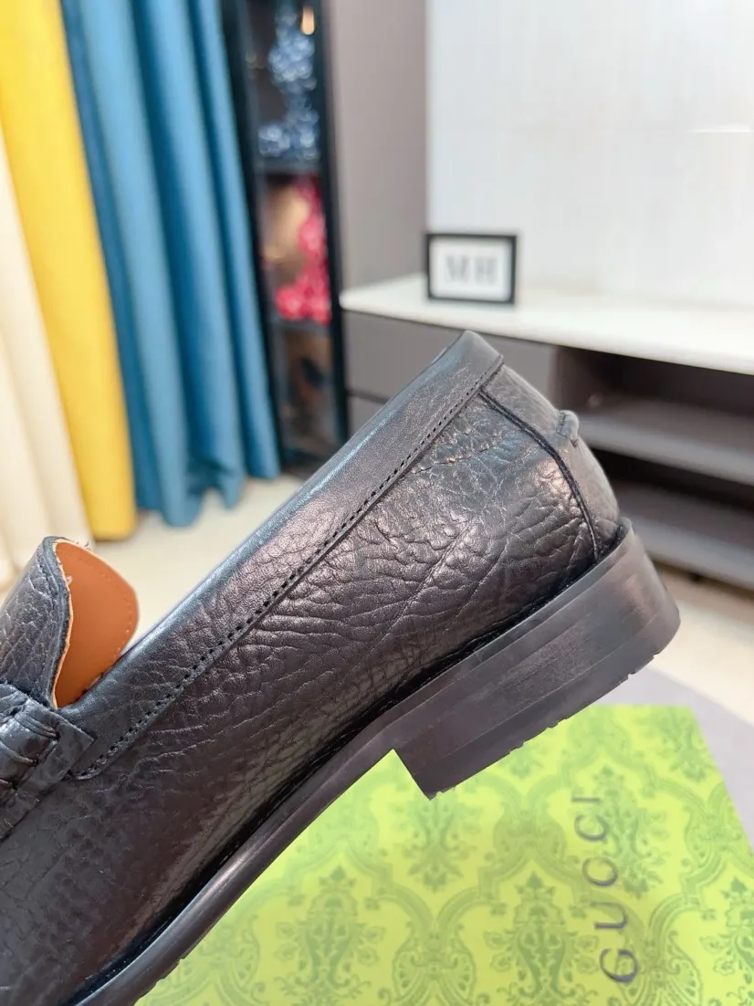 Men's shoes 💰500🌹🌹Niuli [GUCCI Gucci] A new style of formal men's leather shoes is coming~ The original quality upper is made of patent leather imported from Italy, the leather is soft and delicate, comfortable and soft first-layer cowhide lining, rubber wear-resistant outsole, the shoe shape is dignified and domineering, and the luxury charm cannot be concealed! The natural and free nouveau riche leads the trend. Code number: 38-44